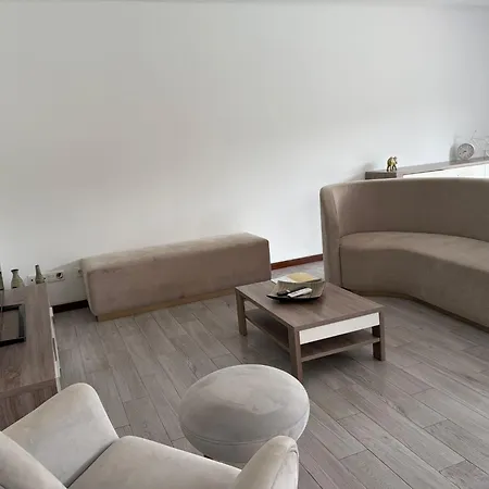 Villa Stunning With Pool And Garden *